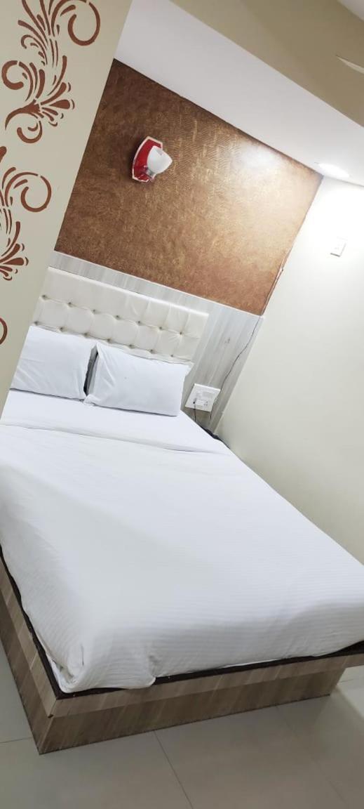 Hotel Golden Park Near Nesco Mumbai Luaran gambar