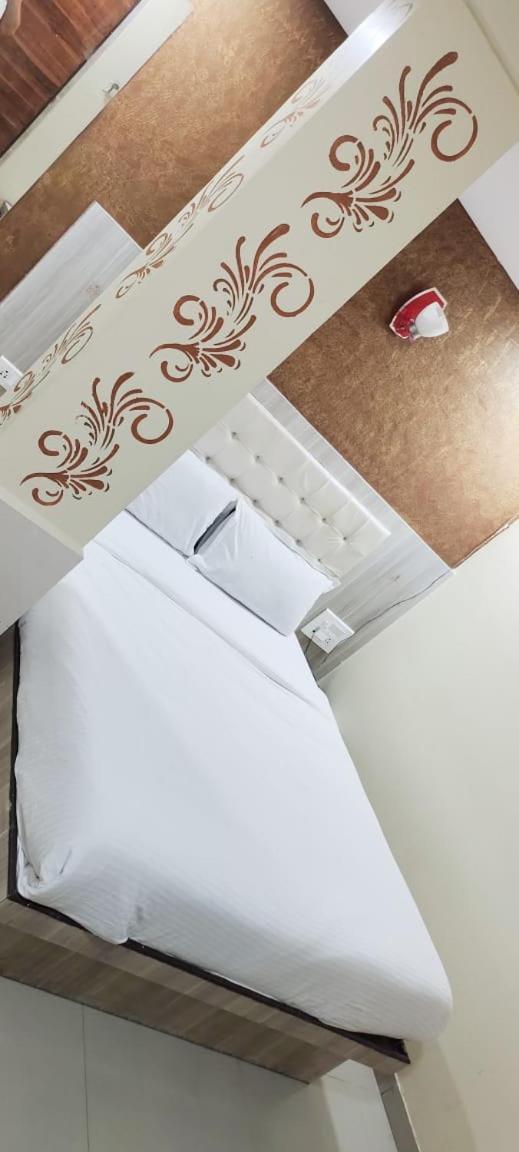 Hotel Golden Park Near Nesco Mumbai Luaran gambar